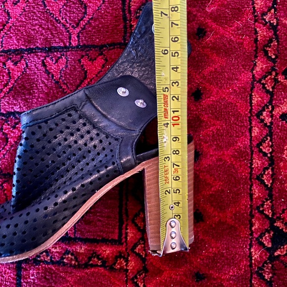 MIMOSA black leather heeled sandals. - Picture 7 of 7